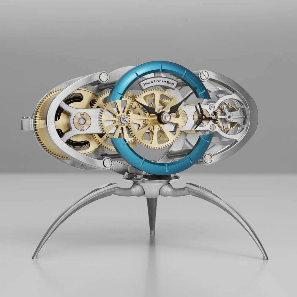 ���������� ���� Maison Alcée x MB&F Nostromo ��� ����������� ��� ��������������� ������